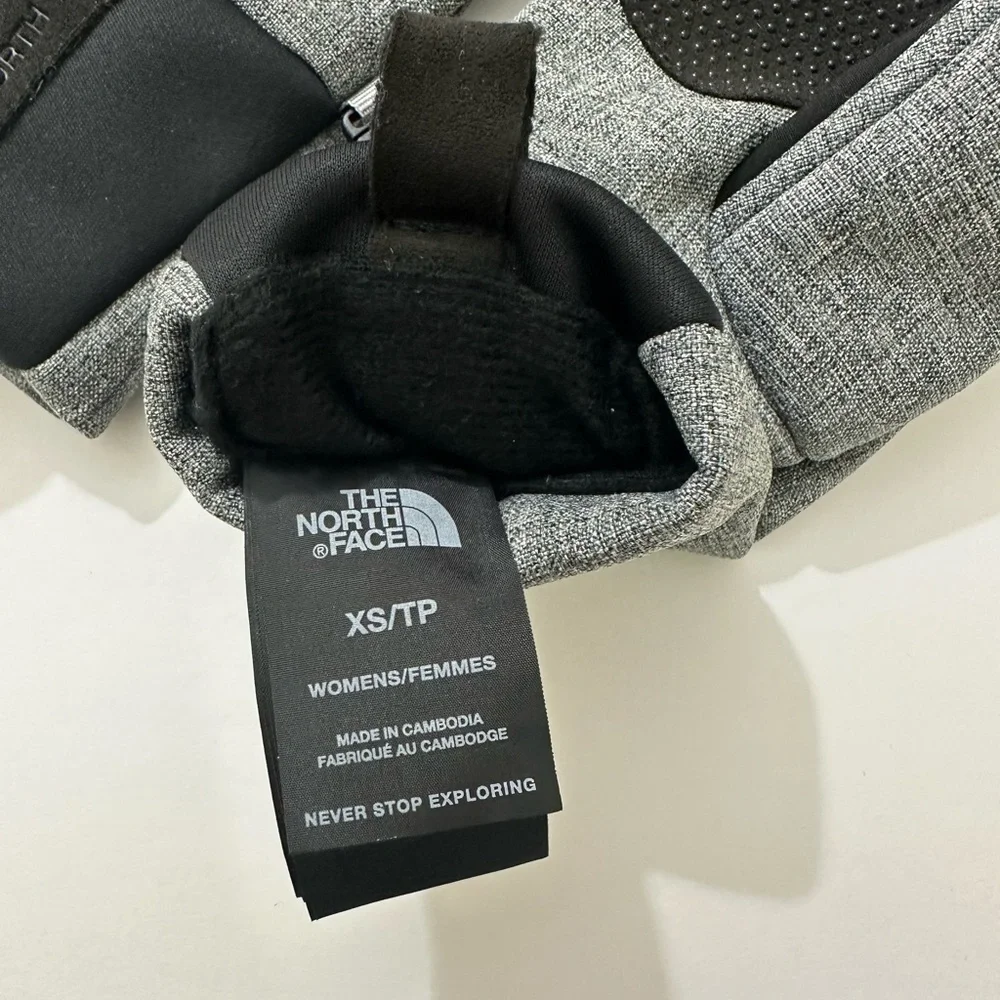 The North Face ||  Women’s E-Tip Touchscreen Gray / black Gloves Xs